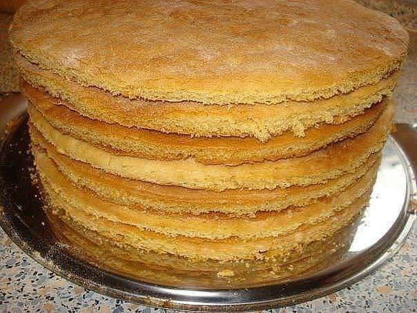 Домашня випічка: смачні коржі для торта