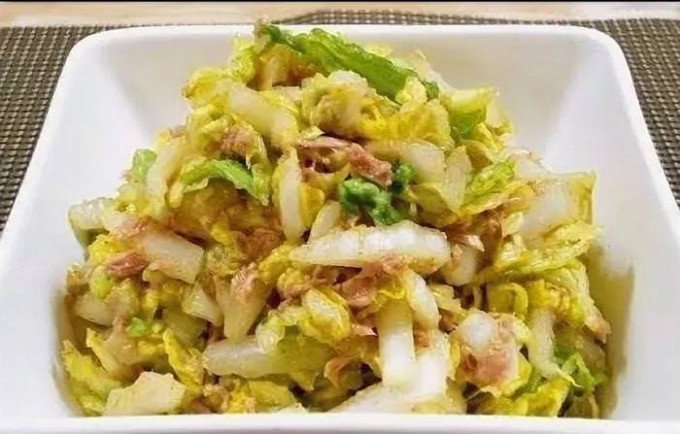 Дієтичний салат з тунцем — рецепти приготування