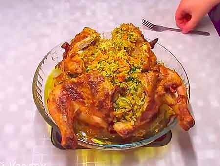 Фарширована курка рисом у духовці цілком