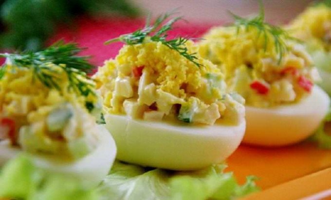 Фаршировані яйця грибами просто і смачно