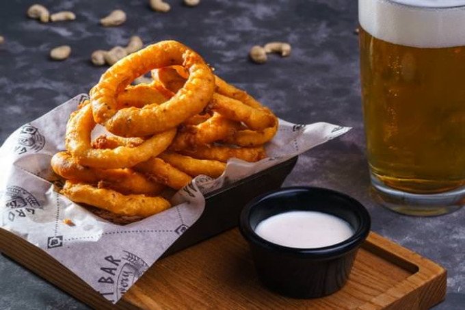 Хрусткі цибульні кільця в клярі — 7 шикарних рецептів!