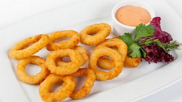 Хрусткі цибульні кільця в клярі — 7 шикарних рецептів!
