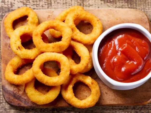 Хрусткі цибульні кільця в клярі — 7 шикарних рецептів!