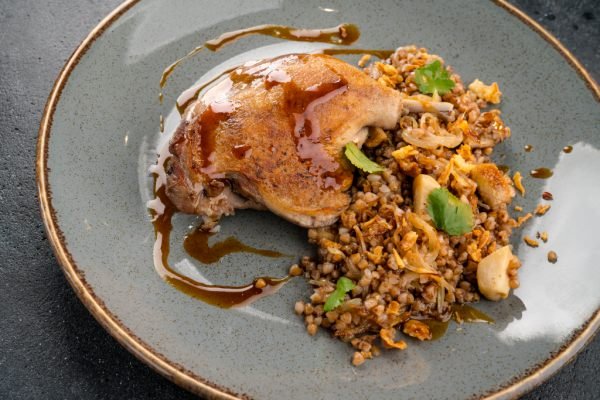 Качка в рукаві в духовці — 5 рецептів приготування