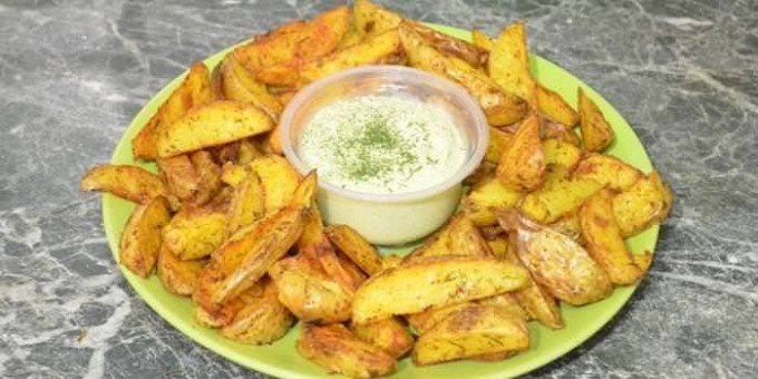 Картопля по-селянськи в духовці — 8 смачних рецептів