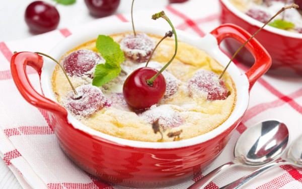 Клафуті з вишнею – 7 рецептів, як спекти французький пиріг