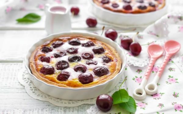 Клафуті з вишнею – 7 рецептів, як спекти французький пиріг