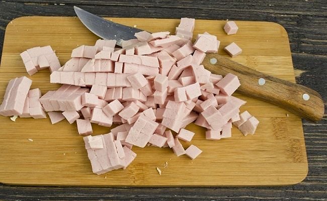 Класичний салат Олів'є — процес приготування