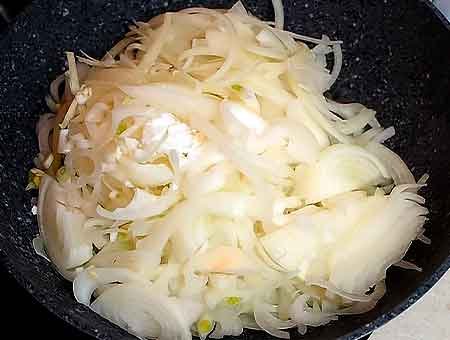 Курка по-єврейськи рецепт з цибулею та содою покроково