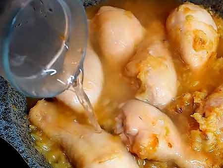 Курка по-єврейськи рецепт з цибулею та содою покроково