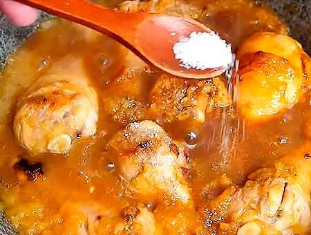 Курка по-єврейськи рецепт з цибулею та содою покроково