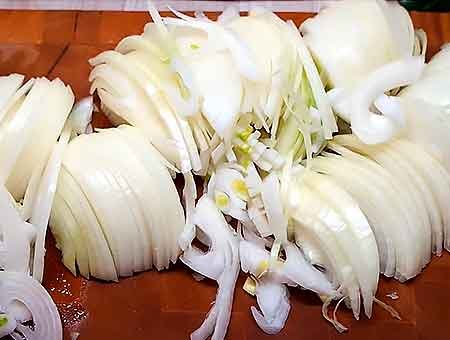 Курка по-єврейськи рецепт з цибулею та содою покроково