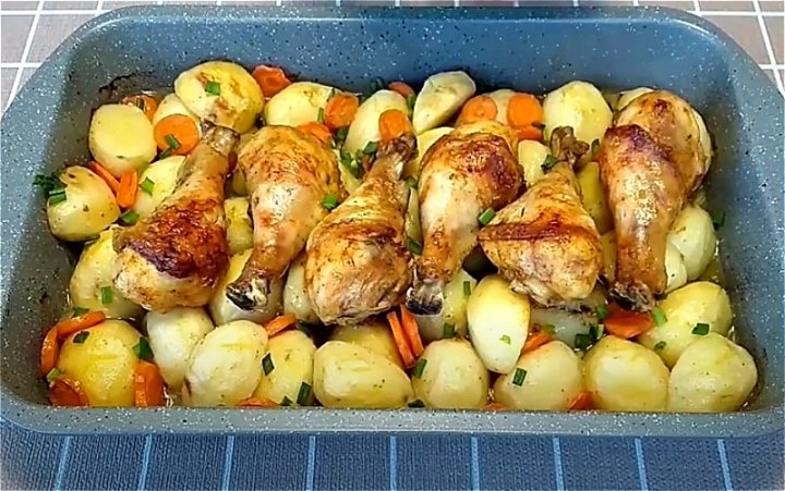 Курка з картоплею в духовці - найсмачніші рецепти