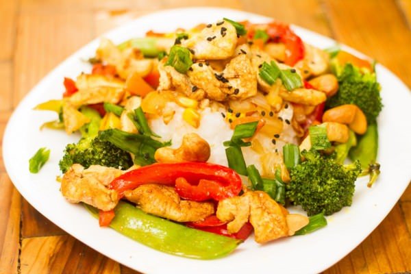 Куряча грудка з овочами – 5 рецептів, як смачно приготувати курку