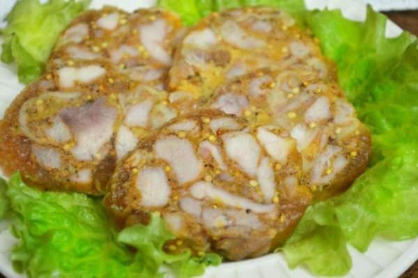 Курячий рулет з желатином в харчовій плівці – 5 покрокових рецептів