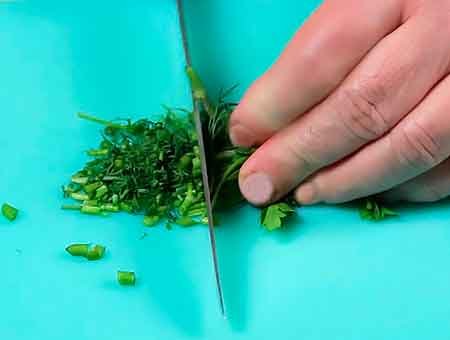 Курячий суп з яйцем та картоплею