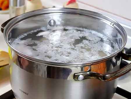 Курячий суп з яйцем та картоплею