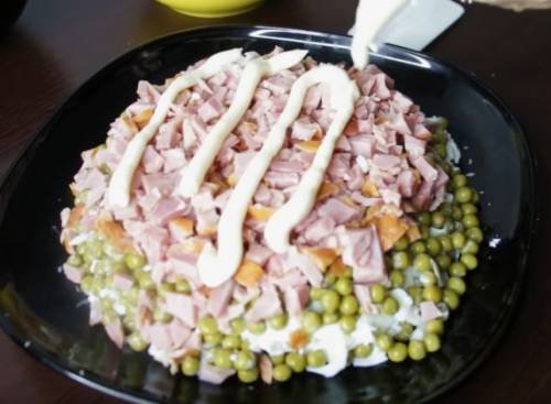 Слоеный салат с курицей. 13 пошаговых рецептов потрясающе вкусных салатов к празднику