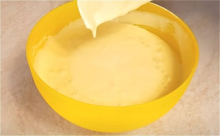 Манник на кефірі в духовці – дуже смачний та повітряний