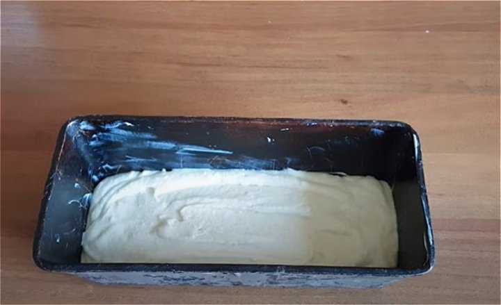 Манник на кефірі в духовці – дуже смачний та повітряний.