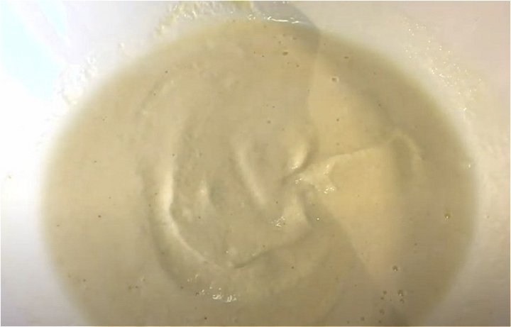 Манник на кефірі в духовці – дуже смачний та повітряний.