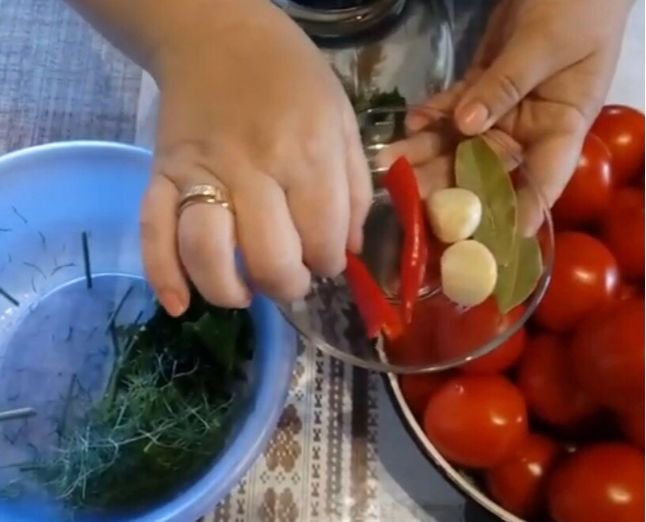 Маринованные помидоры на зиму: Рецепты очень вкусных и сладких помидоров
