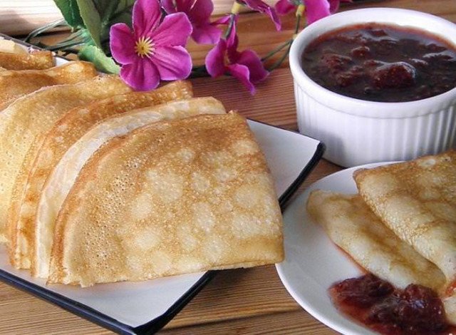 Млинці на масляну — смачні рецепти