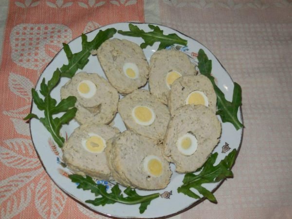 М’ясний рулет з яйцем – 8 покрокових рецептів