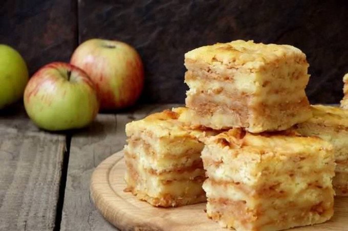 Ніжний пиріг з сиром і яблуками за 20 хвилин!