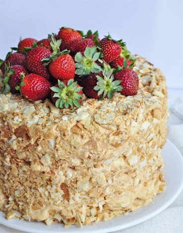 Ніжний торт зі згущеним молоком — солодкий настрій!