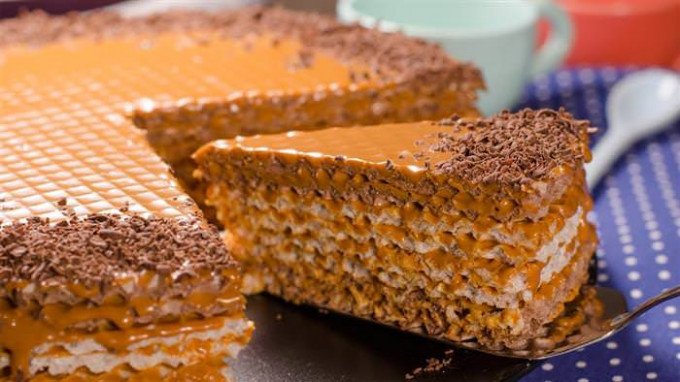 Ніжний торт зі згущеним молоком — солодкий настрій!