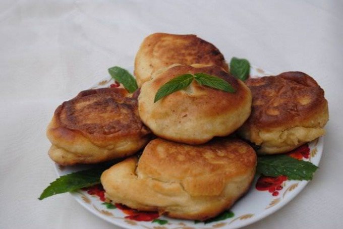 Оладки на сметані: 8 кращих рецептів в домашніх умовах