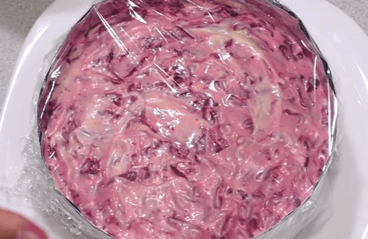 Оселедець під шубою з яйцем