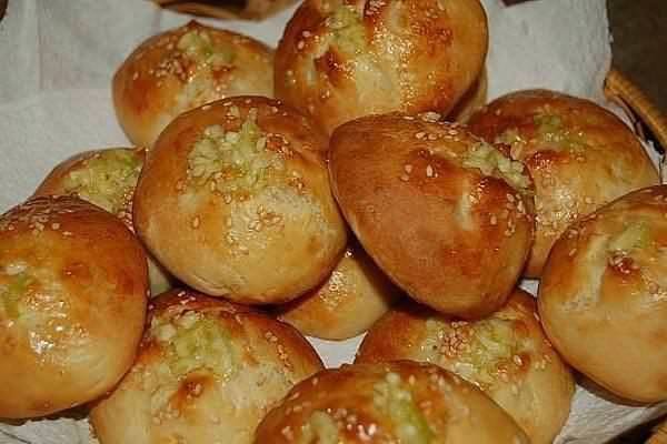 Пампушки з часником: 5 дивовижних рецептів