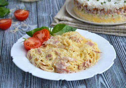 Класичний рецепт пасти карбонара з беконом і вершками для гурманів