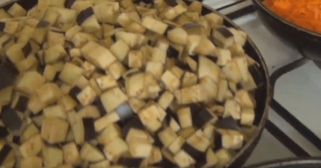 Перец, фаршированный баклажанами на зиму