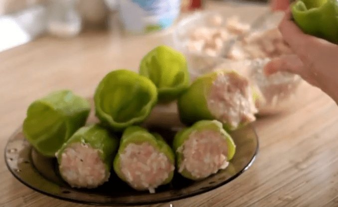 Рецепт перцю, фаршированого куркою та рисом: з фото і порадами