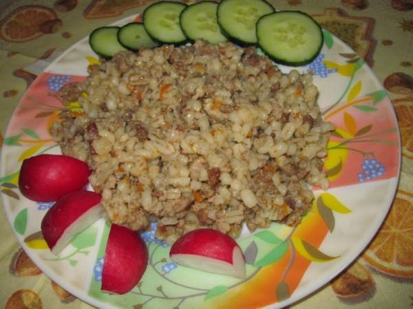 Перловка з тушонкою — 6 смачних рецептів приготування