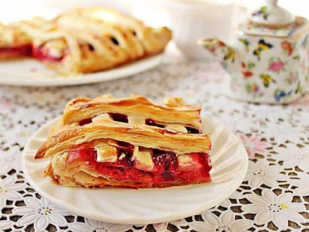 Пиріг з листкового тіста — 7 солодких і солоних рецепту!