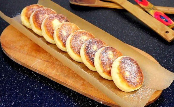 Пишні сирники з сиру на сковороді – класичні рецепти