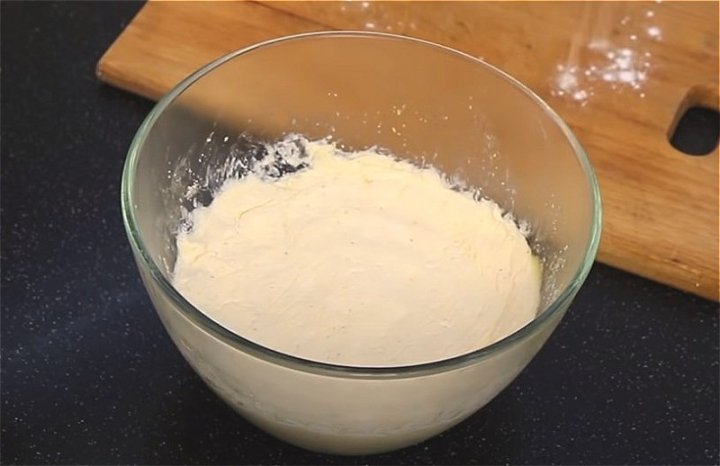 Пишні сирники з сиру на сковороді – класичні рецепти