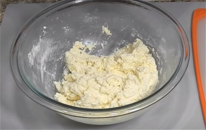 Пишні сирники з сиру на сковороді – класичні рецепти