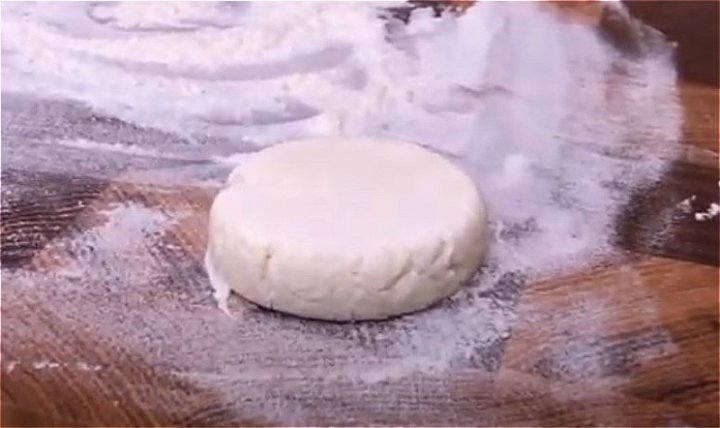 Пишні сирники з сиру на сковороді – класичні рецепти