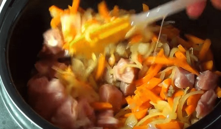 Покроковий рецепт плову зі свининою в мультиварці: Редмонд, Мулинекс, Поларіс