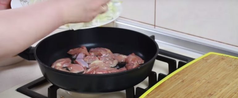 Плов с курицей на сковороде - пошаговый рецепт с фото, как приготовить рассыпчатым в домашних условиях, видео