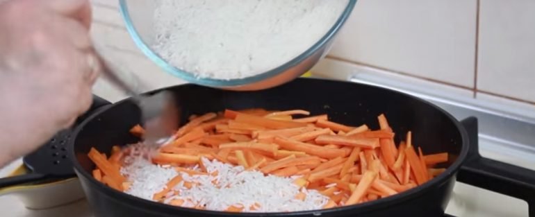 Плов с курицей на сковороде - пошаговый рецепт с фото, как приготовить рассыпчатым в домашних условиях, видео