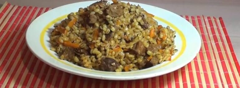 Рецепт плову з перловки: готуємо з куркою в мультиварці (з фото)
