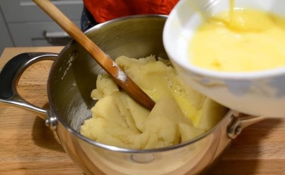 Профитроли в домашних условиях — 10 пошаговых рецептов с разной начинкой 