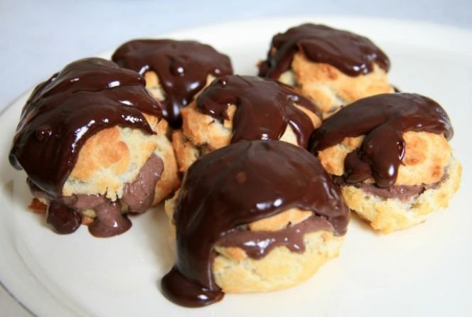 Профитроли в домашних условиях — 10 пошаговых рецептов с разной начинкой 