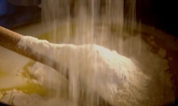 Профитроли в домашних условиях — 10 пошаговых рецептов с разной начинкой 